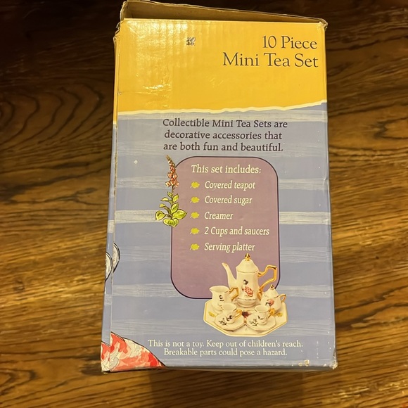 Beatrix Potter Peter Rabbit Mini Tea Set - Picture 5 of 5